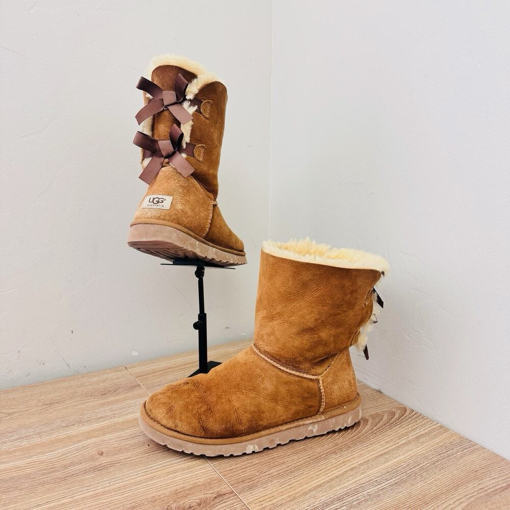 UGG Bailey Bow II boots in chestnut Women’s Size 9